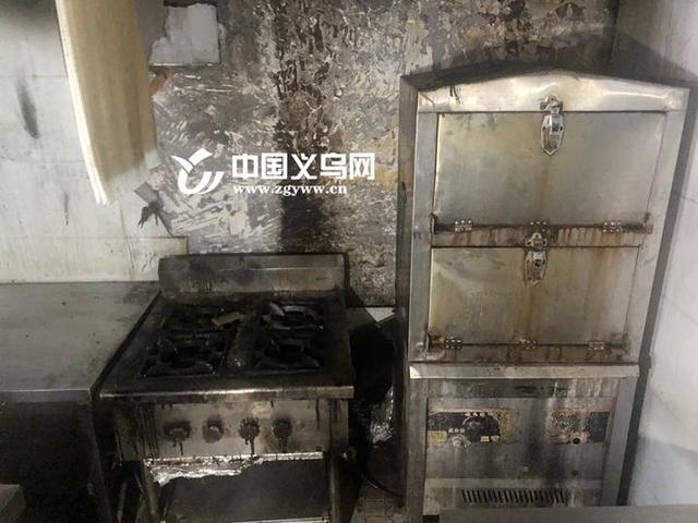 湯在鍋里熬 人在睡大覺 義烏一廚師過失引發(fā)火災(zāi)被拘留十日